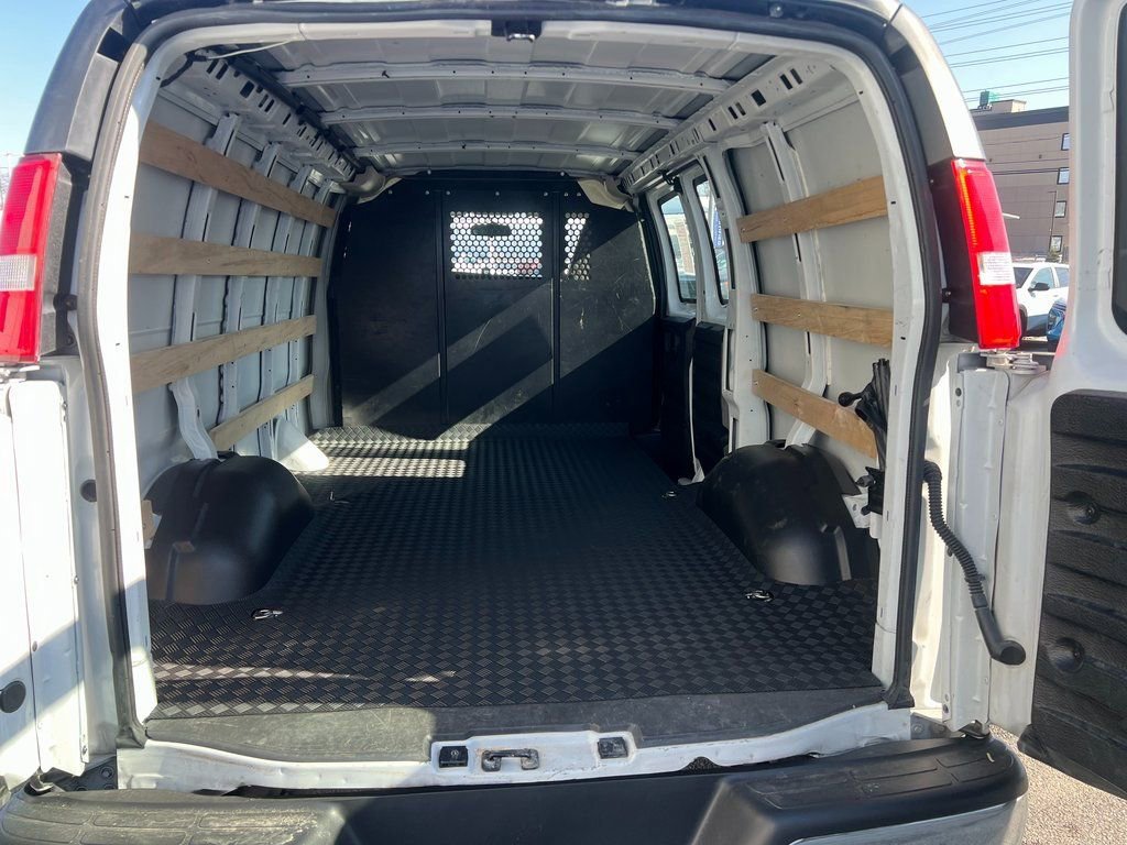 2024 GMC Savana Cargo Work Van - Photo 7