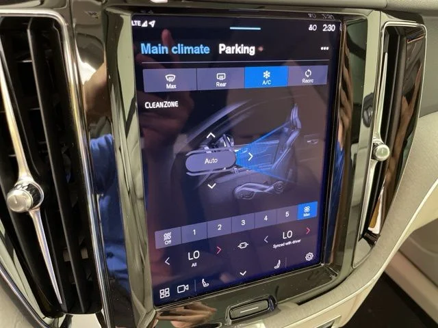 2025 Volvo XC60 Plus - Photo 28