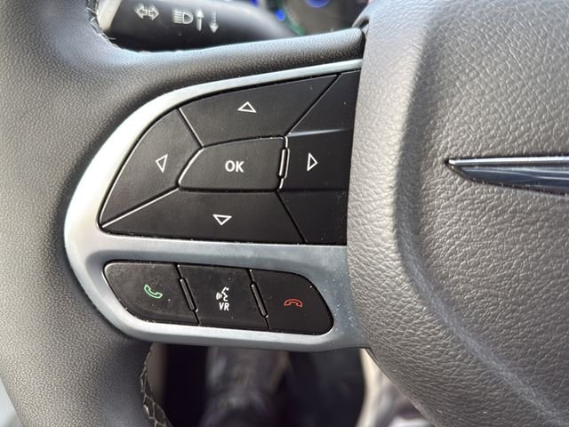 Used 2024 Black Chrysler Select image 22