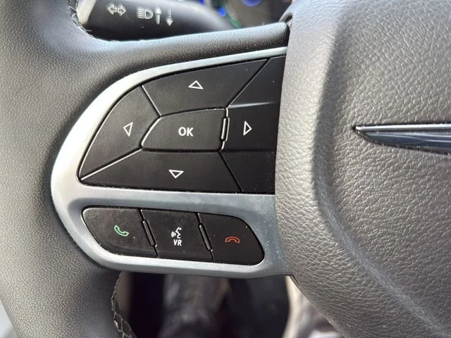 Used 2024 Black Chrysler Select image 22