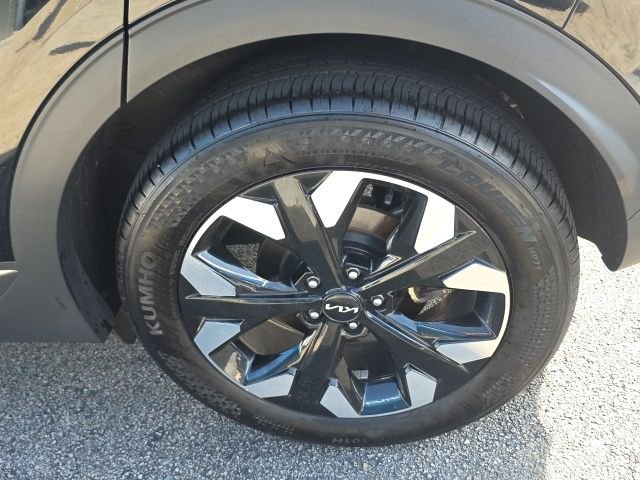 Used 2023 Black Kia X-Line image 10