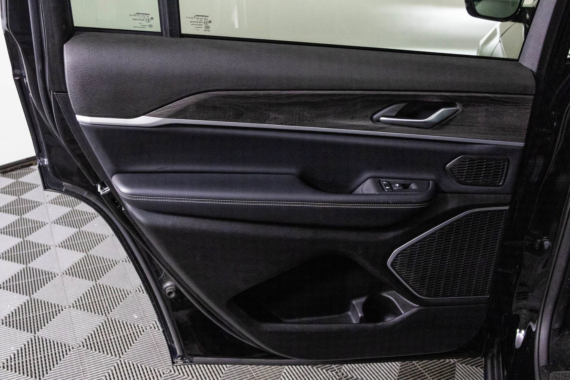 2021 JEEP GRAND CHEROKEE L - Image 34