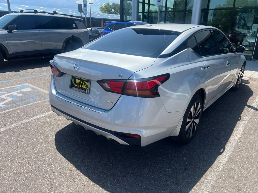 Used 2022 Silver Nissan 2.5 SL image 9