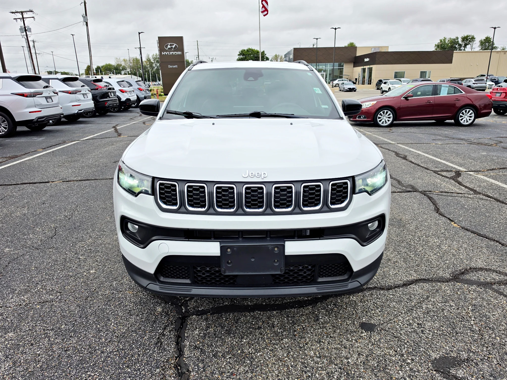 Used 2024 Bright White Clearcoat Jeep Latitude image 2