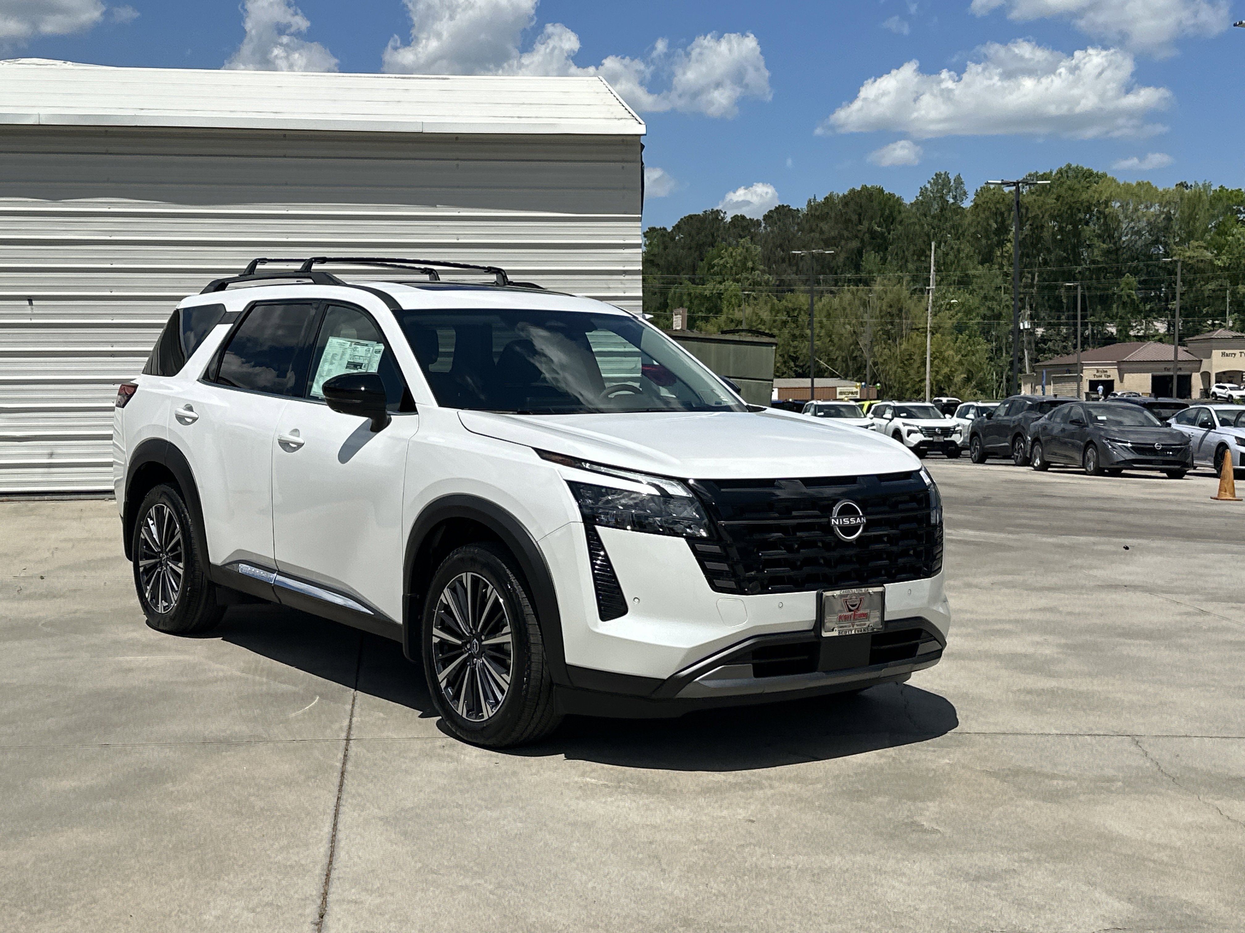 New 2026 Everest White Pearl Tricoat Nissan Platinum image 2