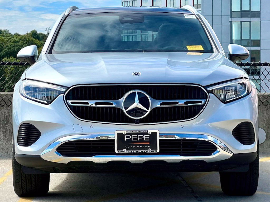 Certified Used 2026  Mercedes-Benz GLC 300 image 3