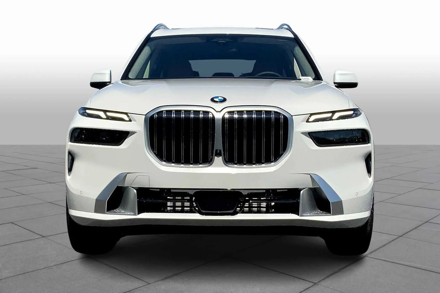 New 2026 Mineral White Metallic BMW xDrive40i image 3