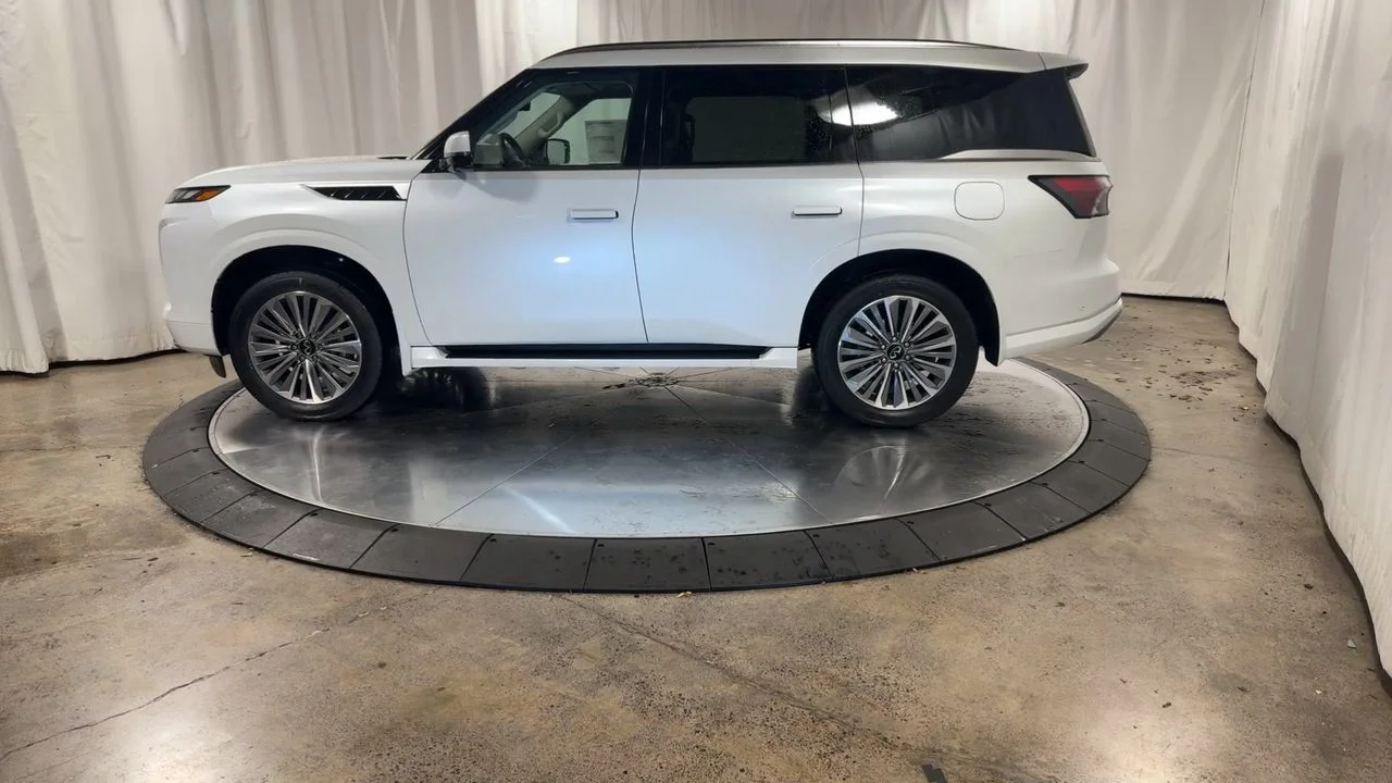 2025 INFINITI QX80 Sensory 4WD - Photo 7