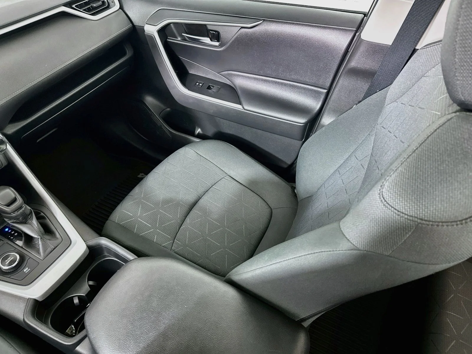 Used 2020 Magnetic Gray Metallic Toyota XLE image 24