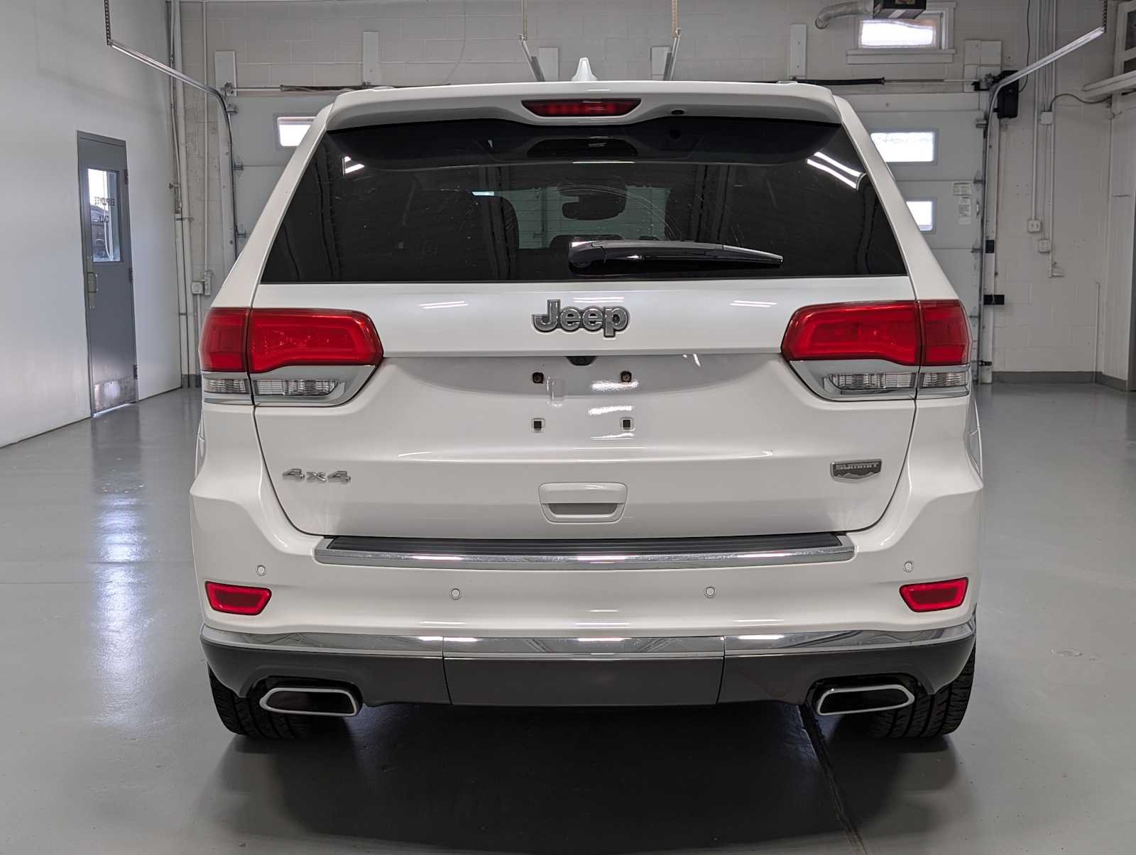 Used 2018 Ivory Tri-Coat Pearl Jeep Summit image 9