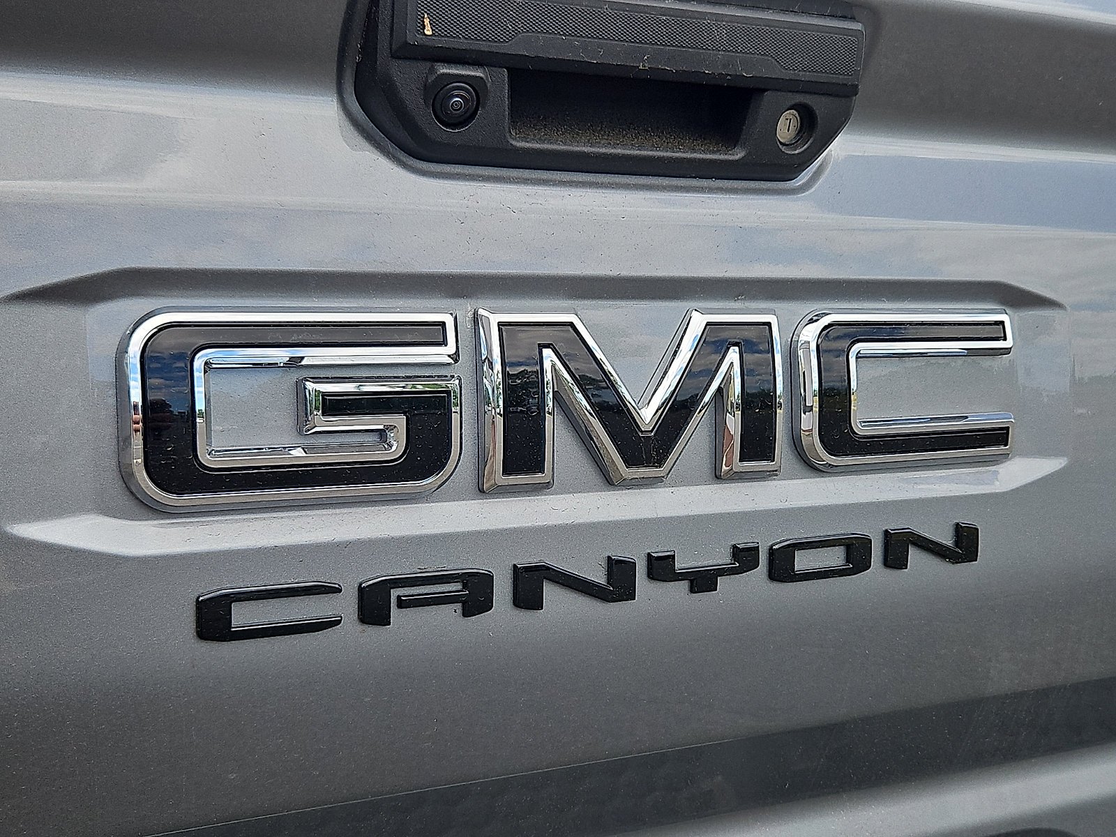 New 2026 Sterling Metallic GMC Elevation image 13