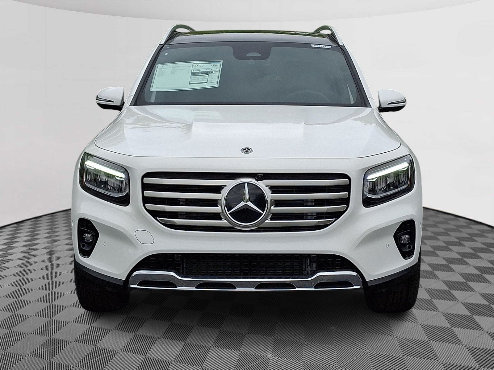 New 2026 Polar White Mercedes-Benz GLB 250 image 2