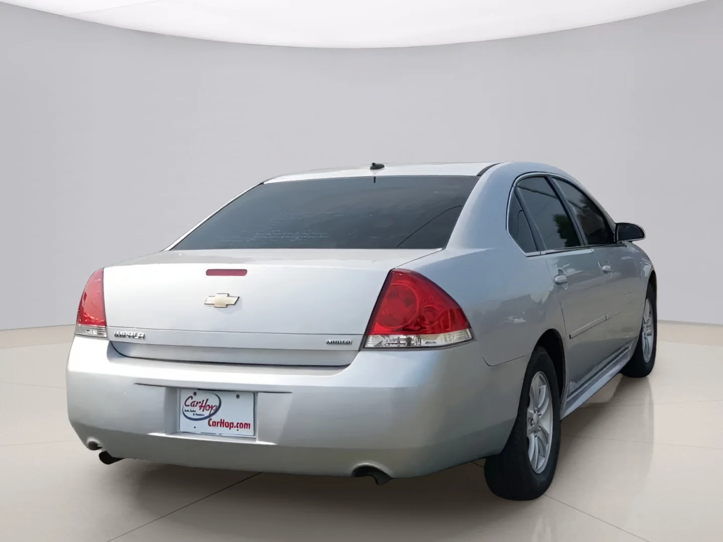 Used 2015 Silver Chevrolet LIMITED image 9