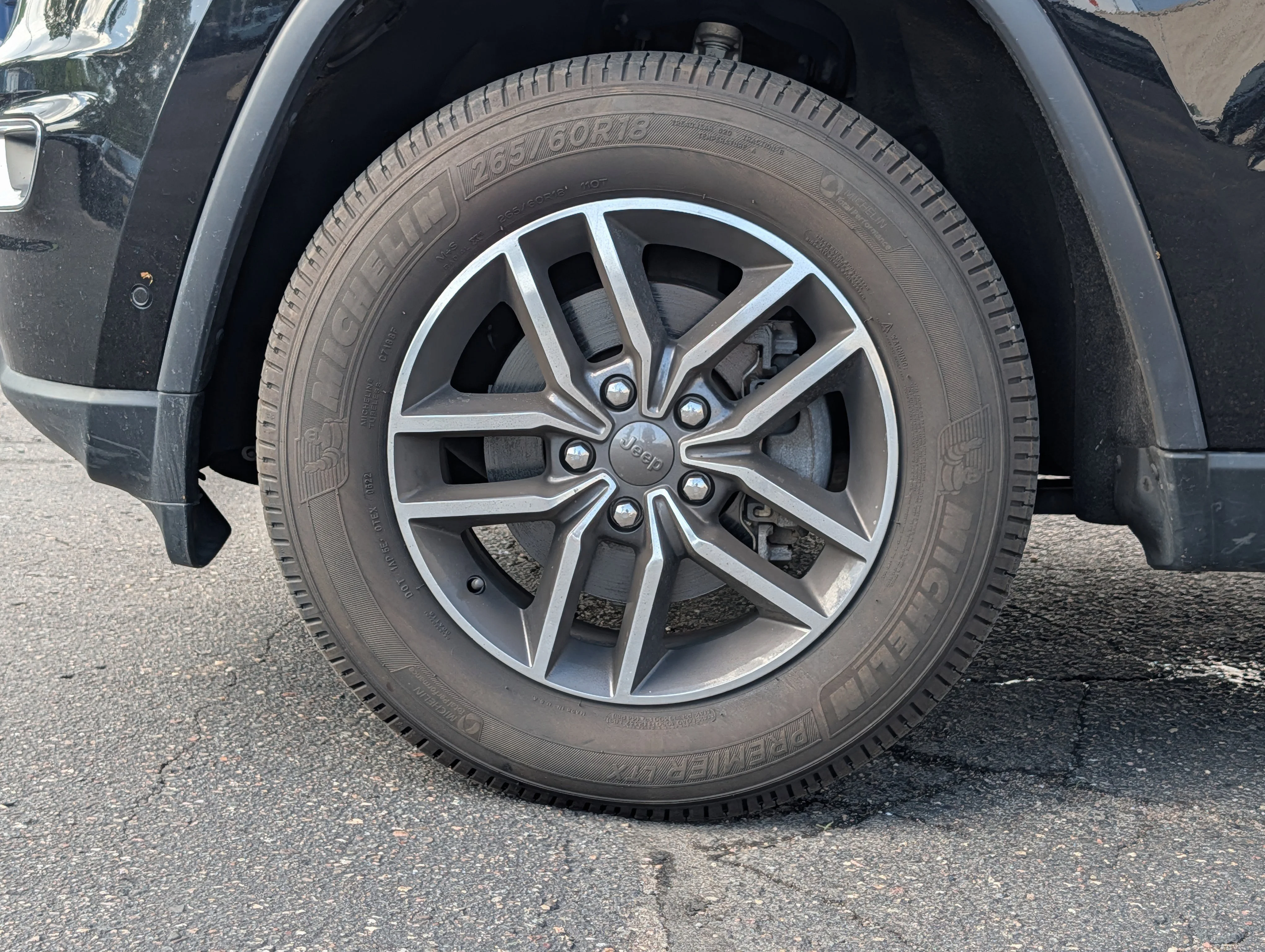 Used 2019 Diamond Black Crystal Pearlcoat Jeep Limited image 9