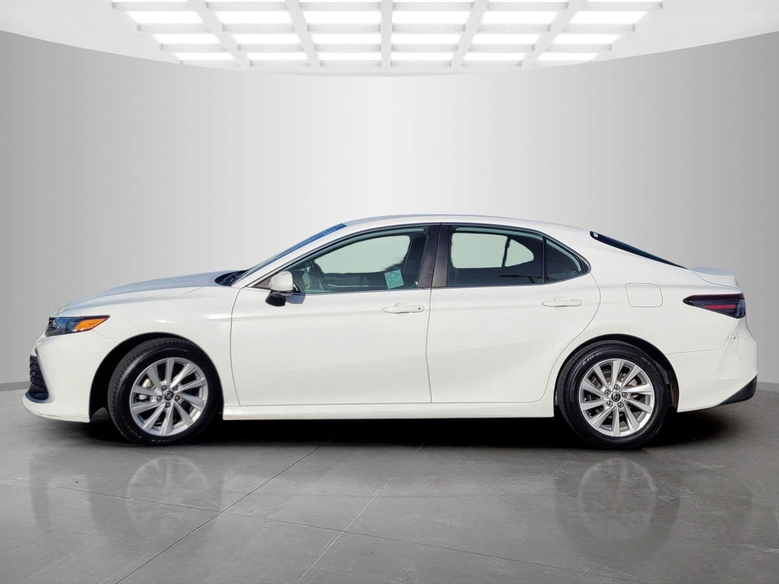 2021 Toyota Camry LE photo 6