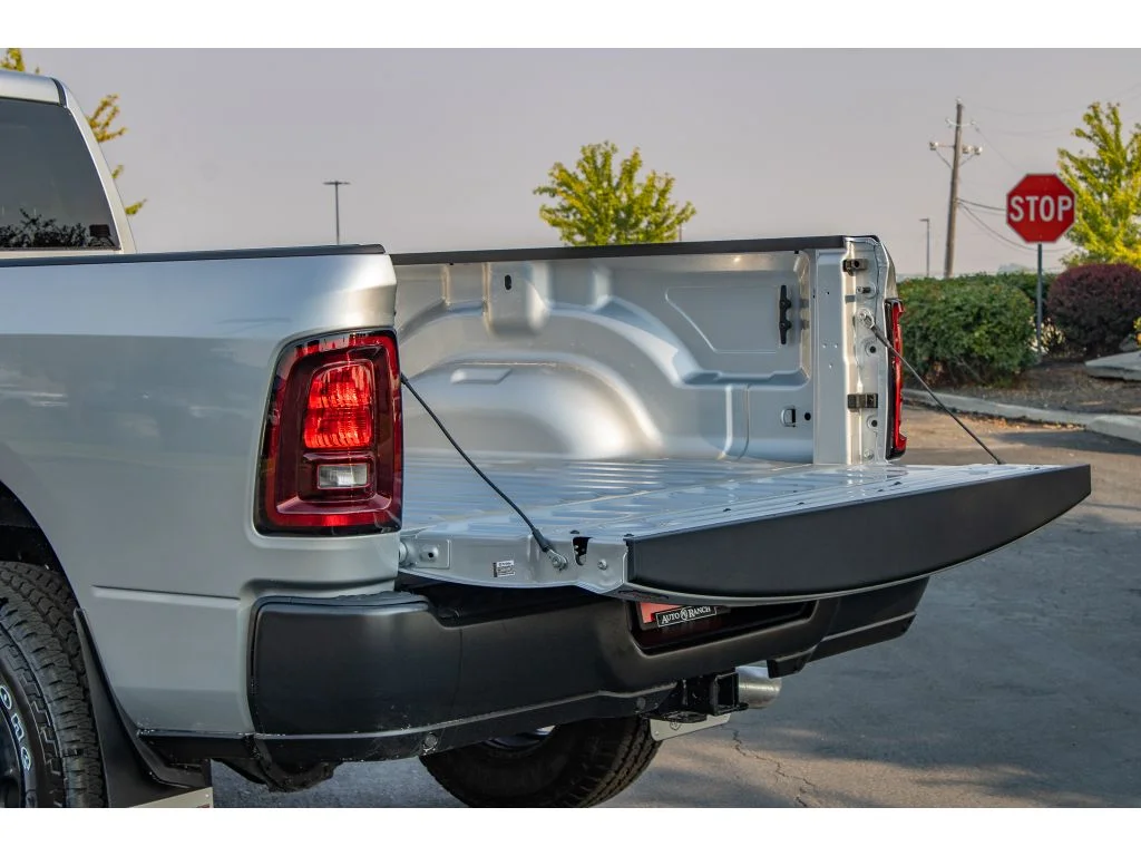 New 2026 SILVER ZYNITH Ram Tradesman image 10