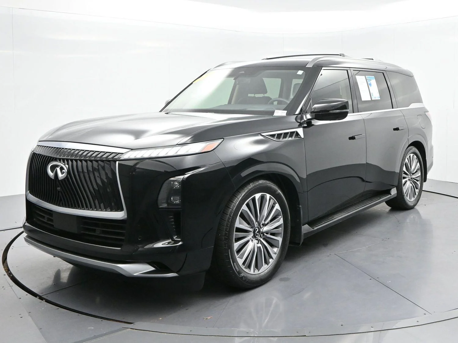 Used 2025 Black Obsidian INFINITI LUXE image 3