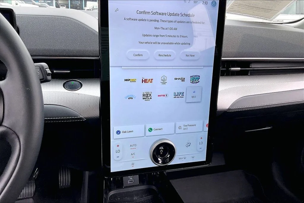 Used 2023 White Ford Select image 35