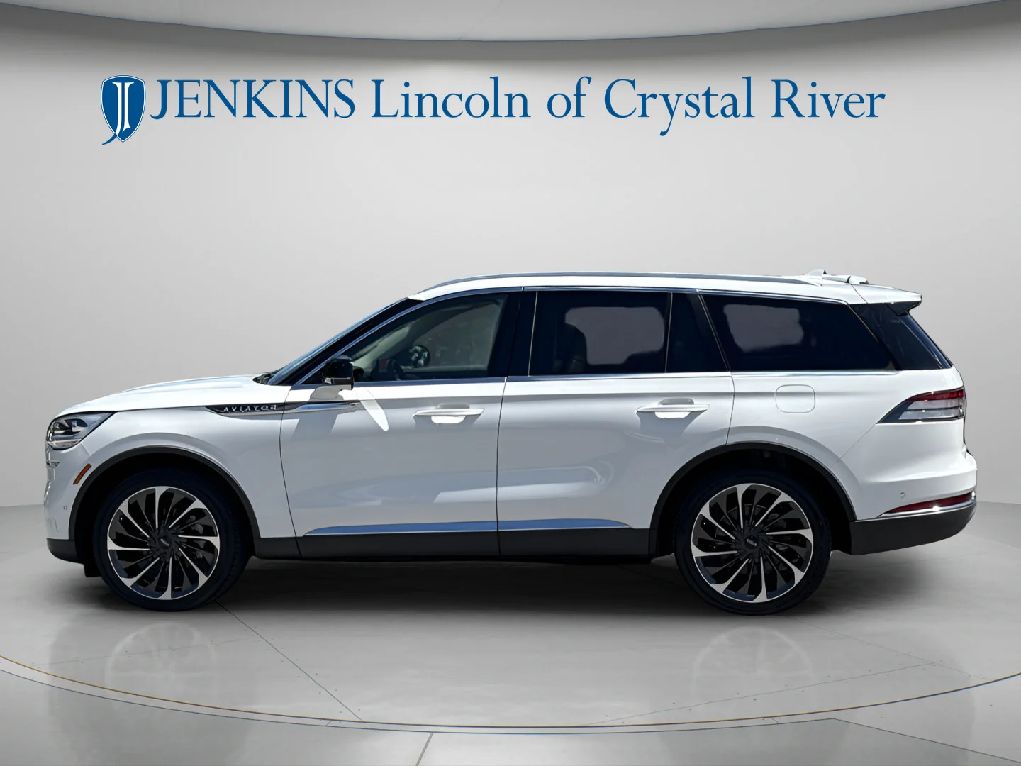 Used 2020 Pristine White Metallic Tri-Coat Lincoln Reserve image 10