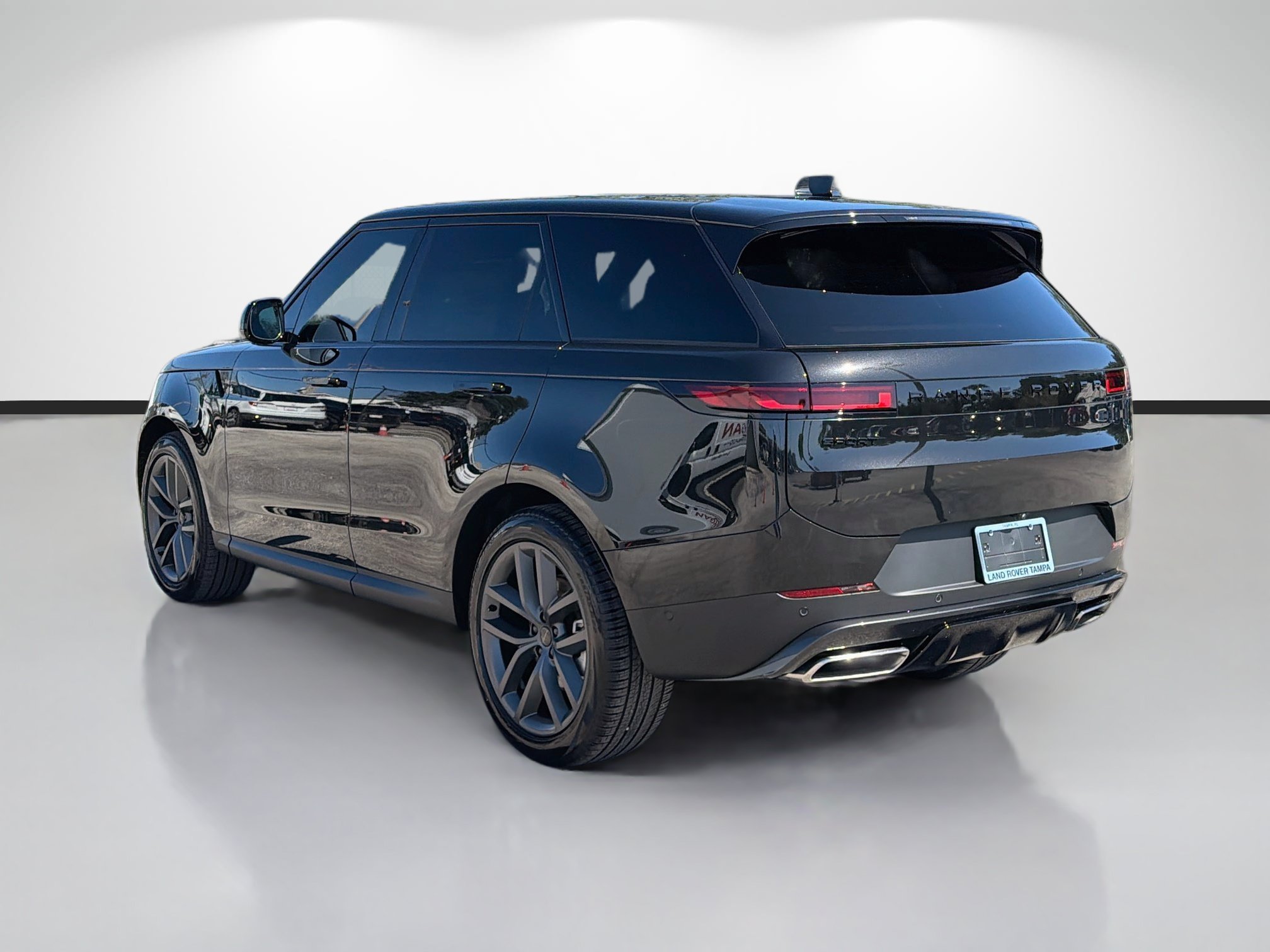 New 2027 Santorini Black Land Rover SE image 3