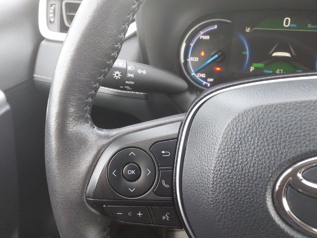 Used 2025 White Toyota XLE image 20