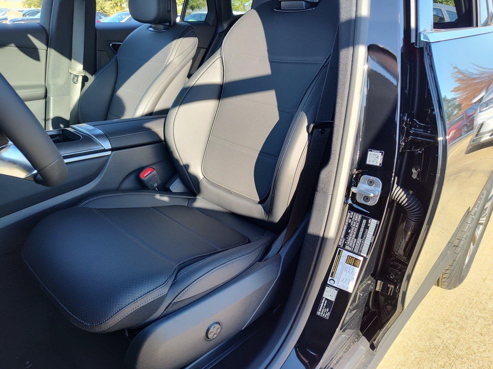 Used 2026 Black Mercedes-Benz GLC 300 image 6