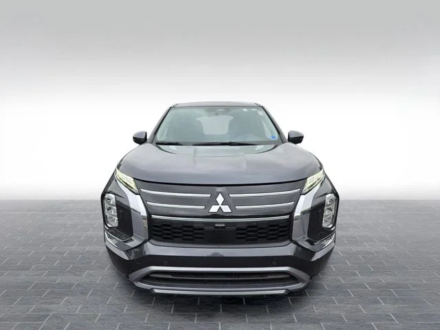 Used 2025 Gray Mitsubishi SE image 2