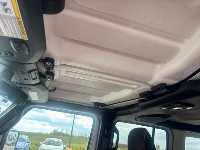 Used 2018 Bright White Clearcoat Jeep Unlimited Rubicon image 15