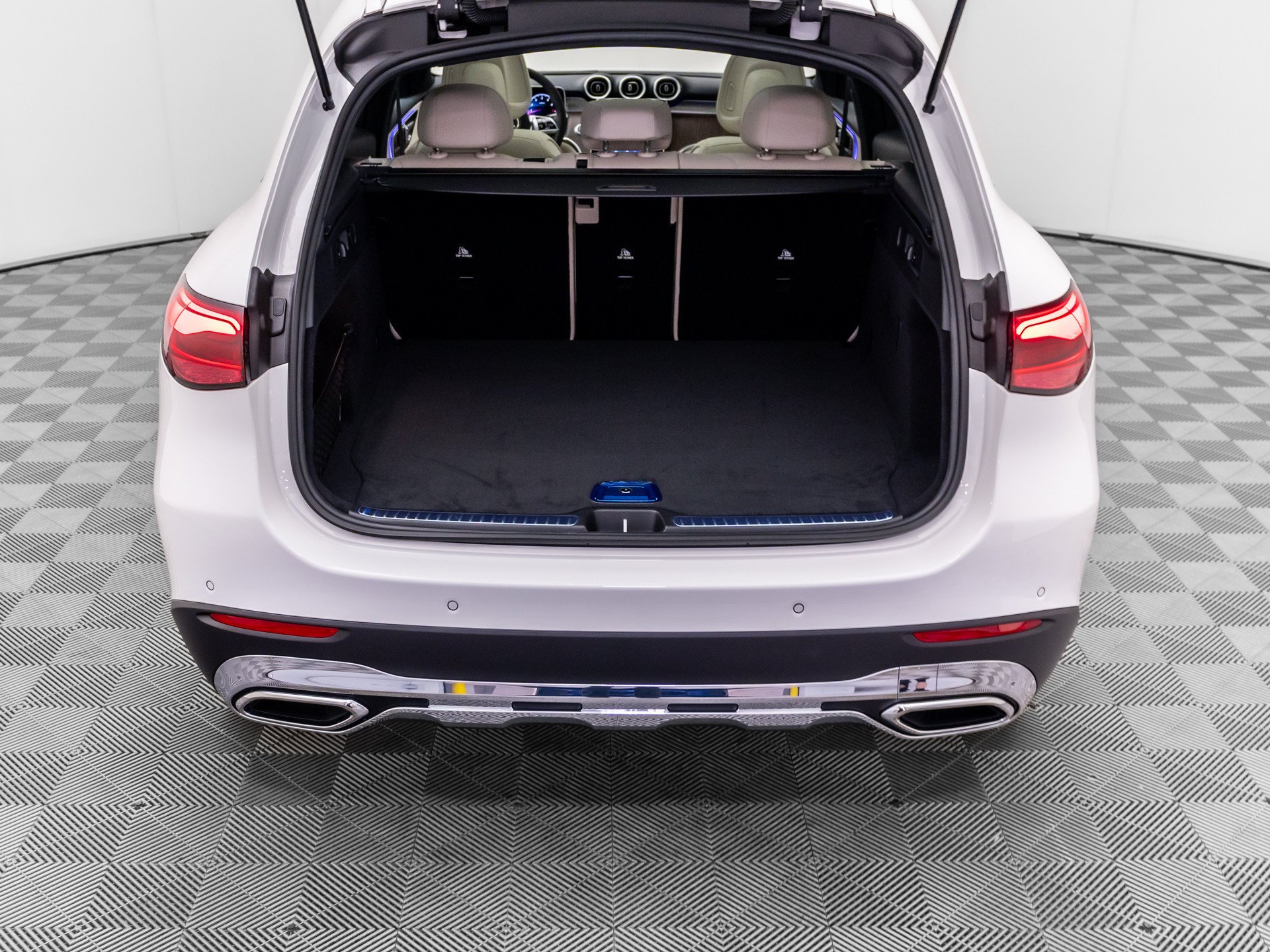New 2026 White Mercedes-Benz GLC 300 image 30