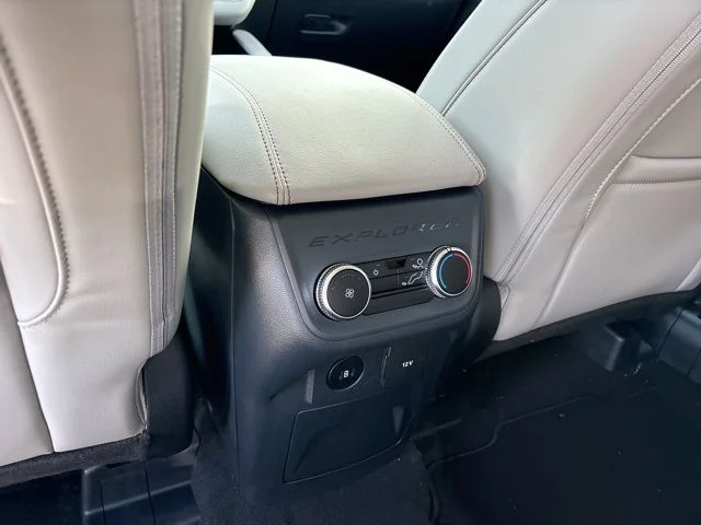 New 2026 Space White Metallic Ford Active image 33