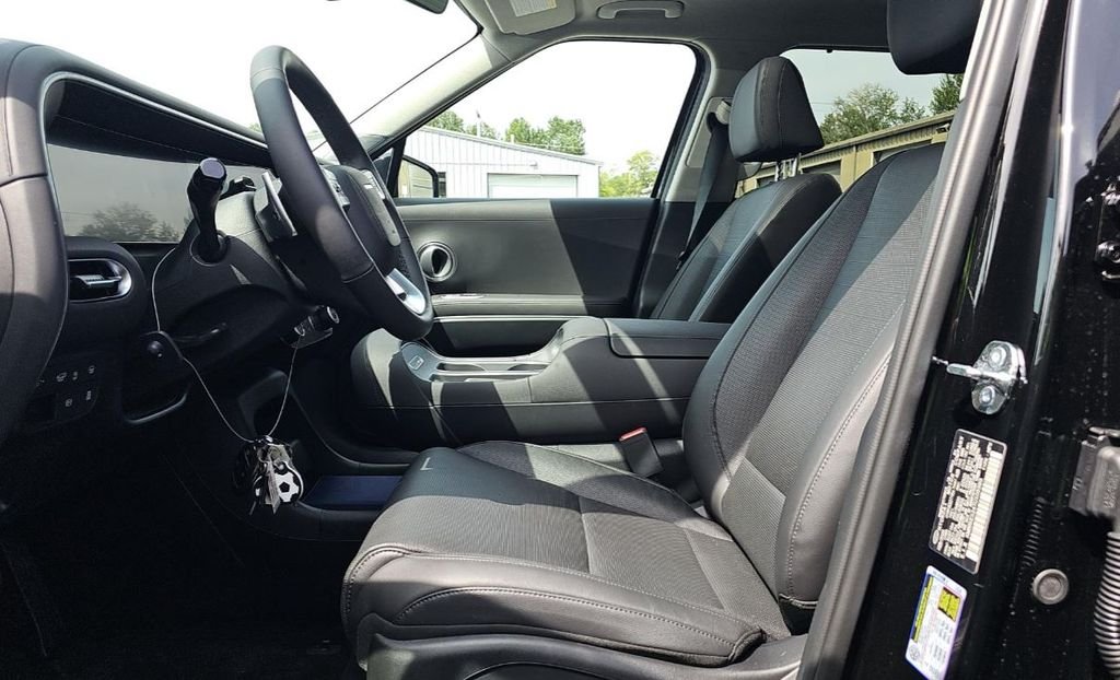 Used 2026 Black Hyundai Limited image 5