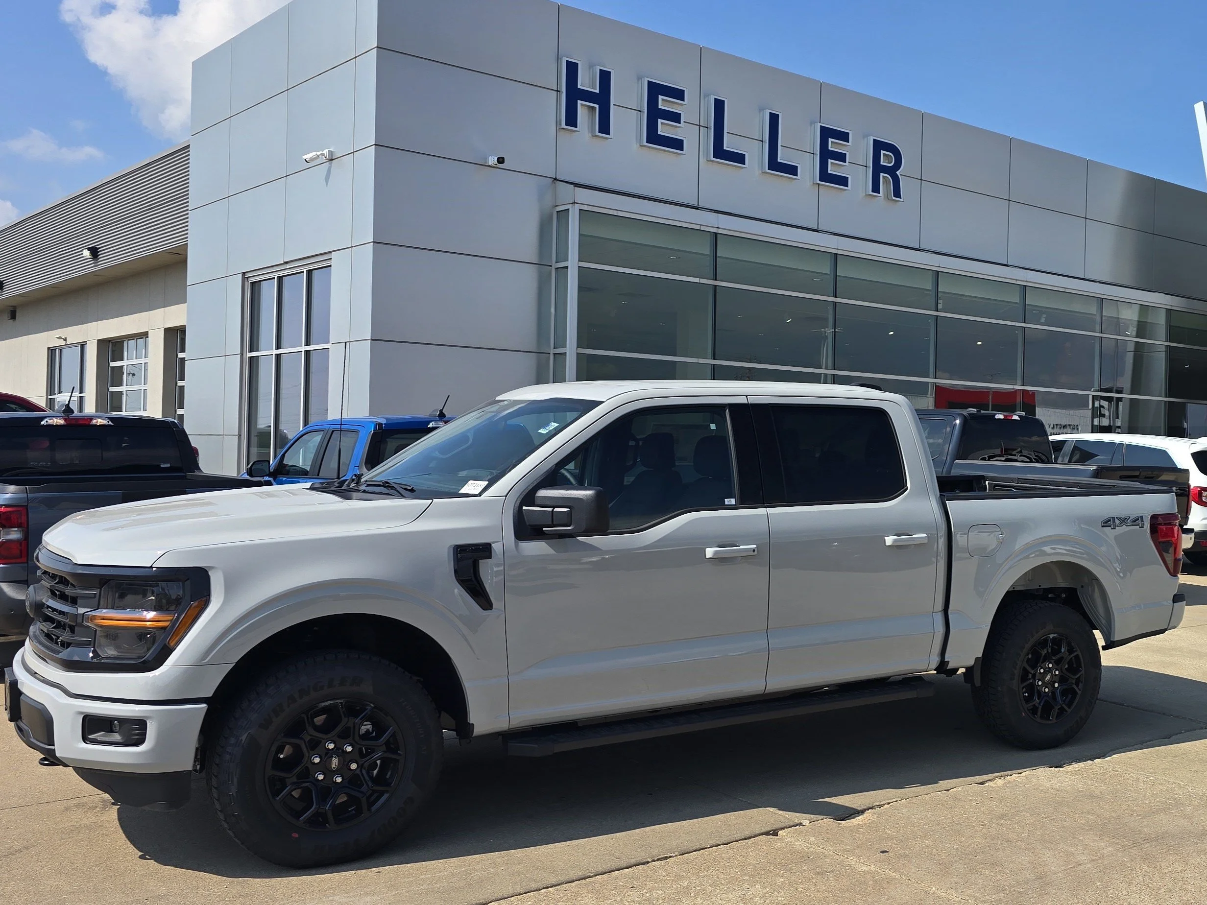 New 2026 Avalanche Ford XLT image 3