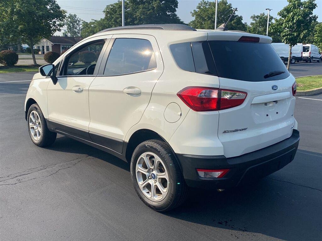 Used 2020 Diamond White Ford SE image 8