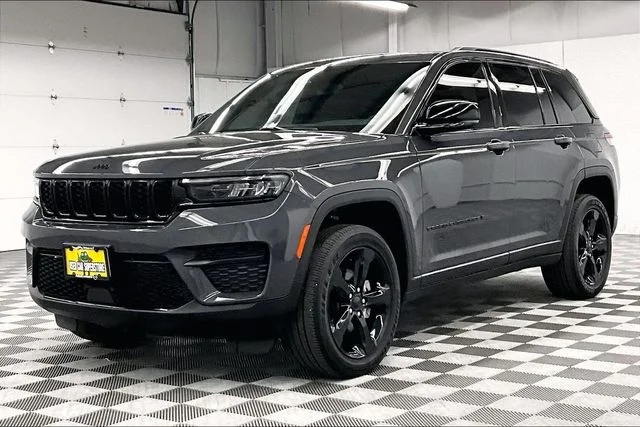 Used 2024 Baltic Gray Metallic Clearcoat Jeep Altitude X image 12
