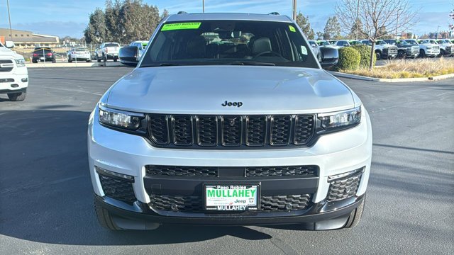 New 2025 Silver Zynith Exterior Paint Jeep Limited image 8