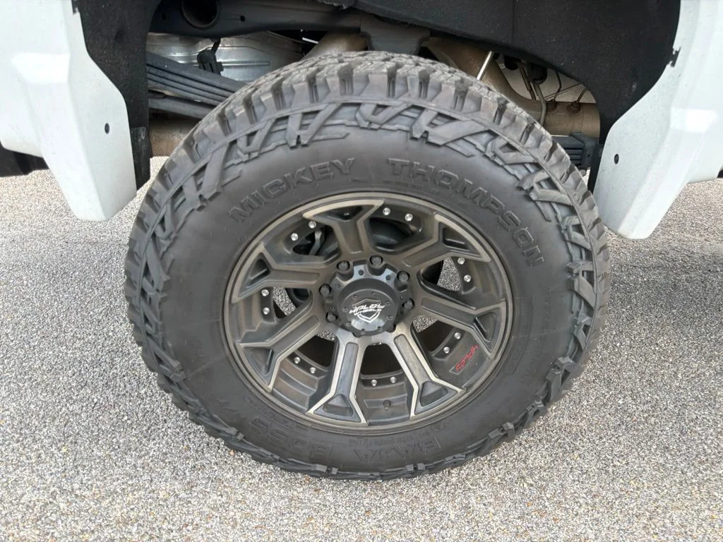 Used 2025 White GMC AT4 image 14