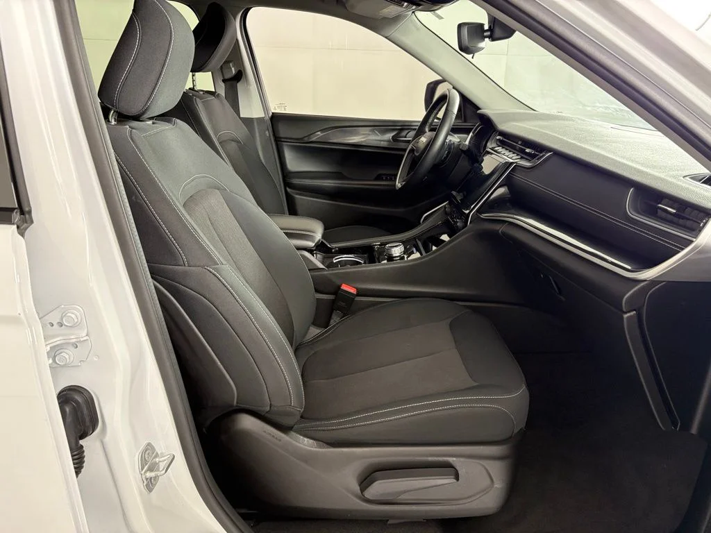 Used 2022 White Jeep Laredo image 43