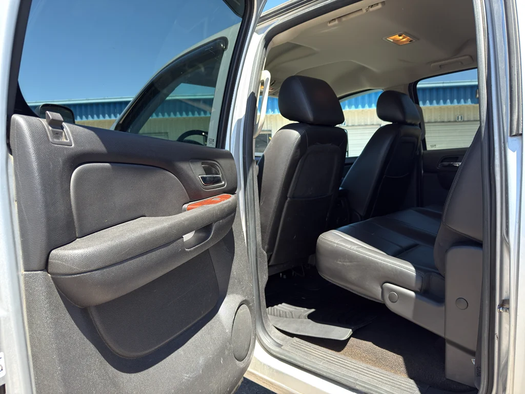 Used 2010 SHEER SILVER METALLIC Chevrolet LTZ image 10