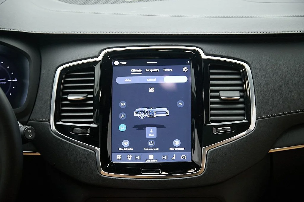 Certified Used 2023 Crystal White Volvo Ultimate image 29