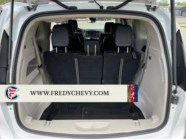 Used 2023 White Chrysler Touring L image 21