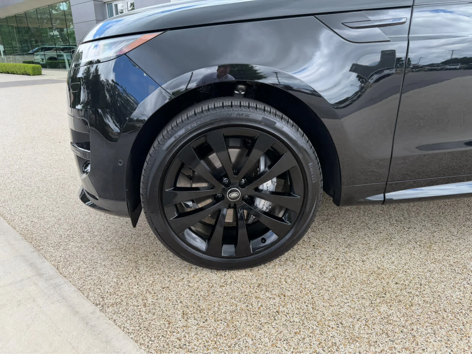 Used 2025 Santorini Black Metallic Land Rover Dynamic SE image 11