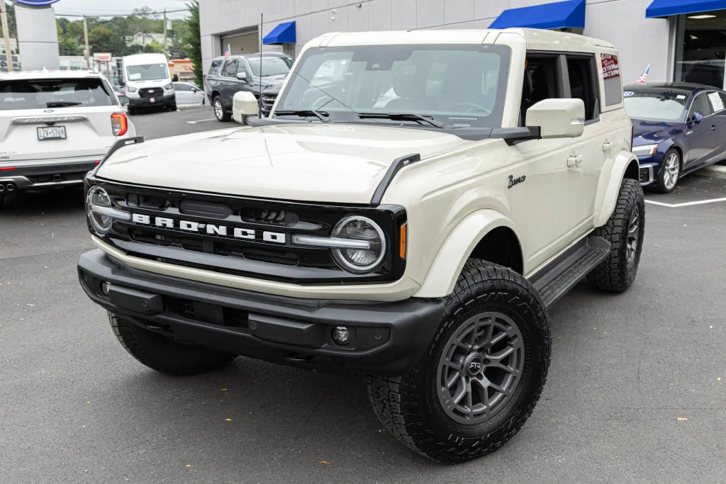 Used 2025 Beige Ford Outer Banks image 1