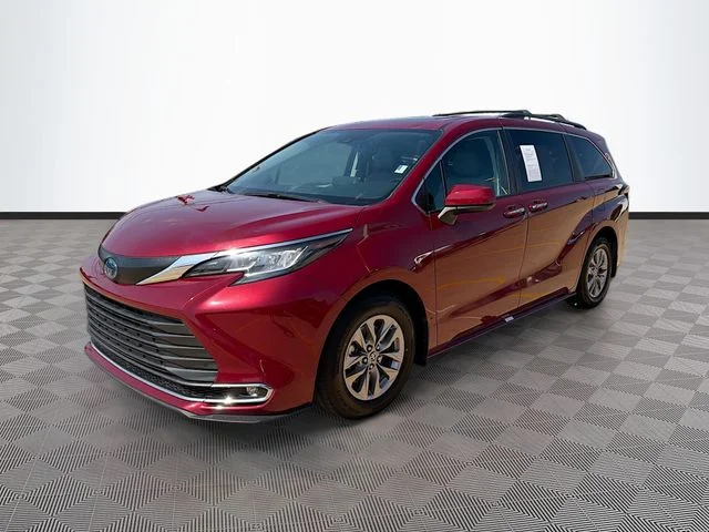 Used 2022 Red Toyota XLE image 3