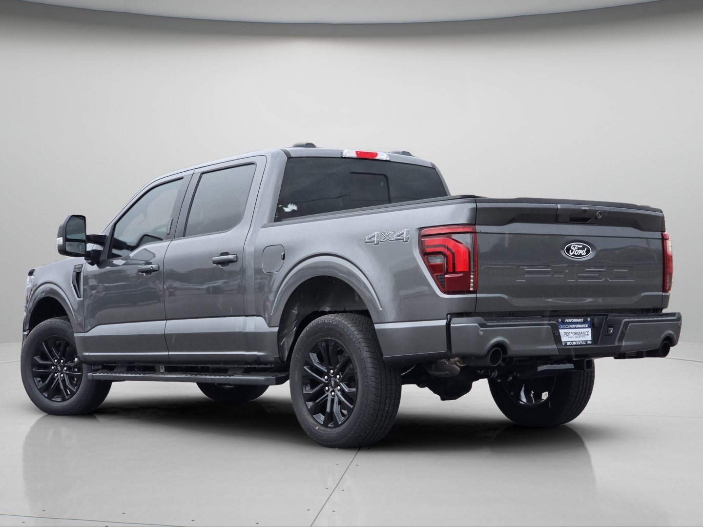 New 2026 Carbonized Gray Metallic Ford LARIAT image 25