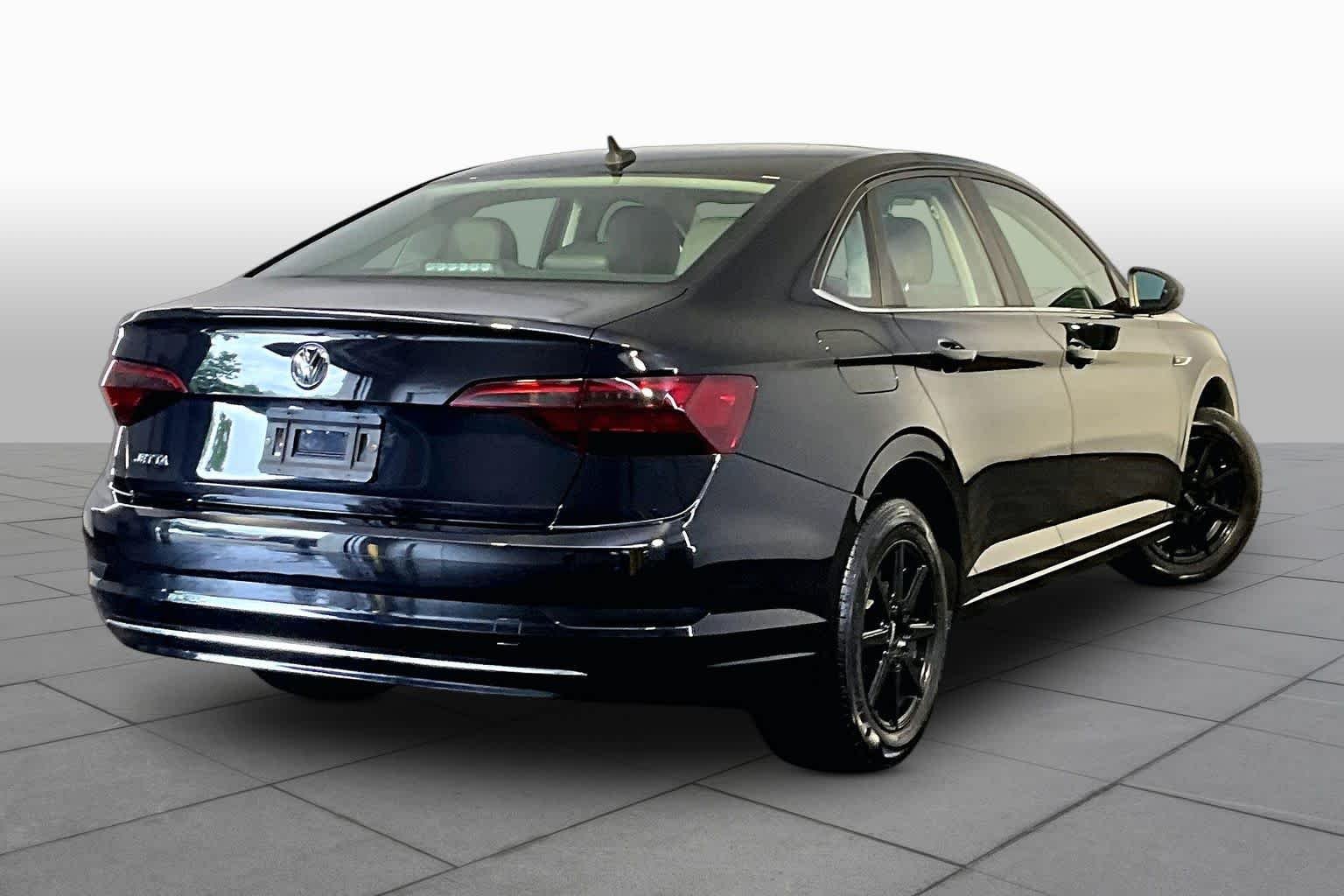 Used 2019 Deep Black Pearl Volkswagen SEL image 13