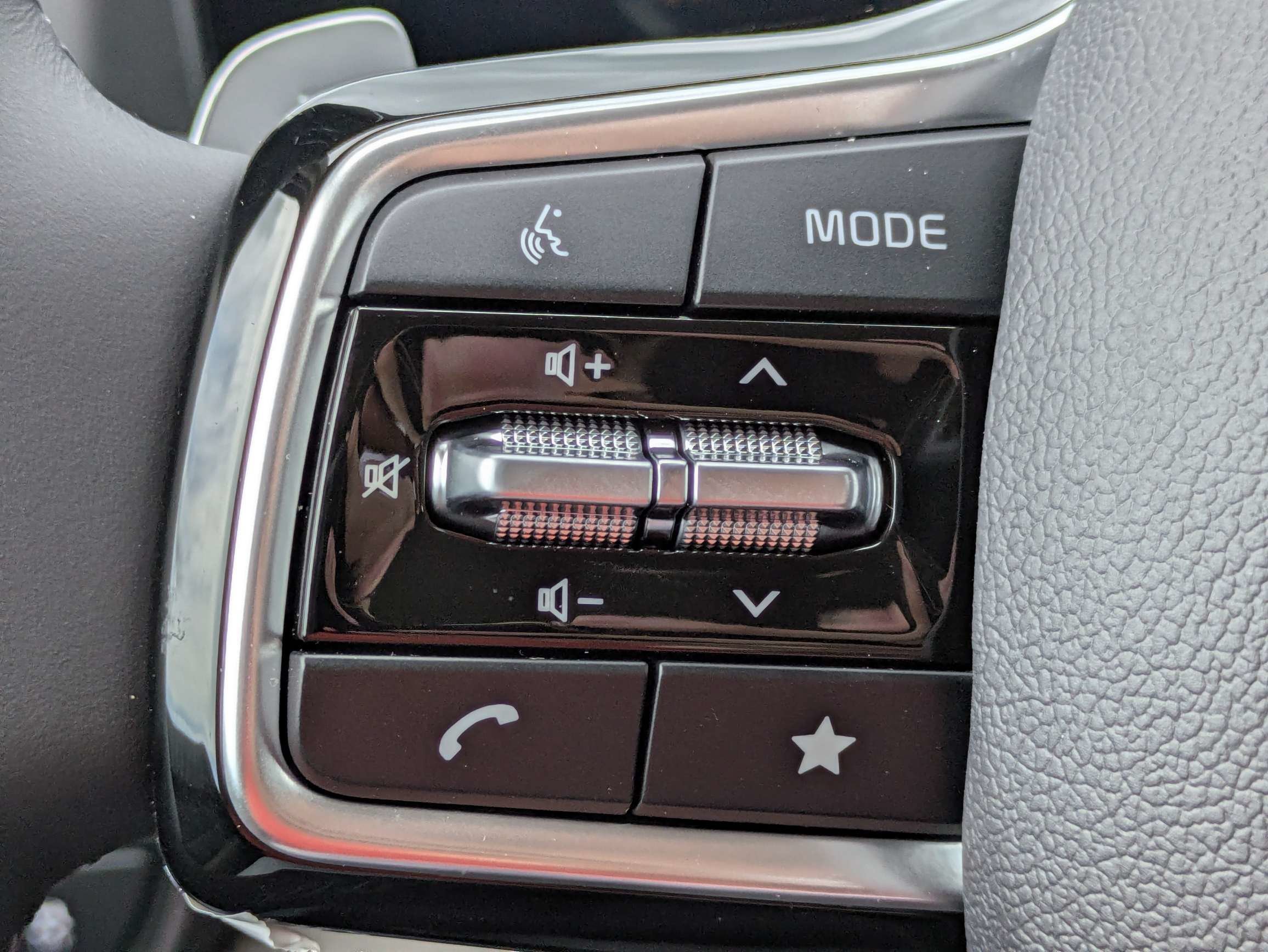 New 2026 Snow White Pearl Kia EX image 33