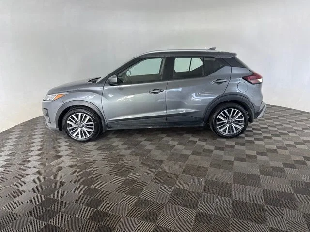 Used 2023 Gray Nissan SV image 8