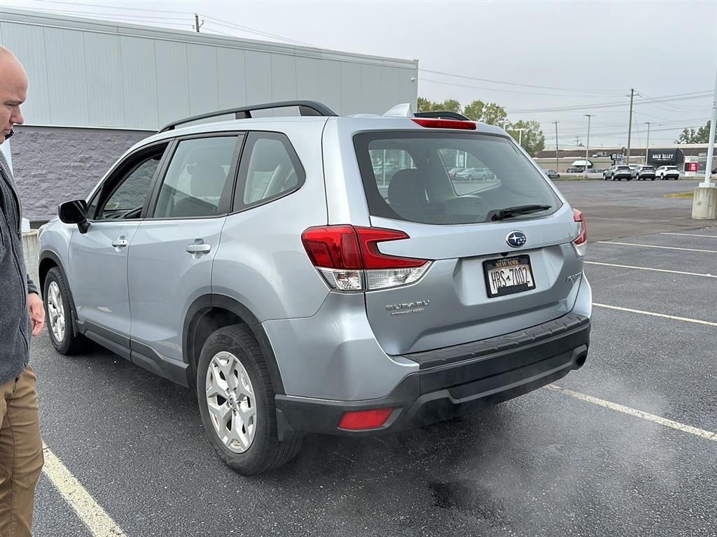 2019 Subaru Forester 2.5i photo 2