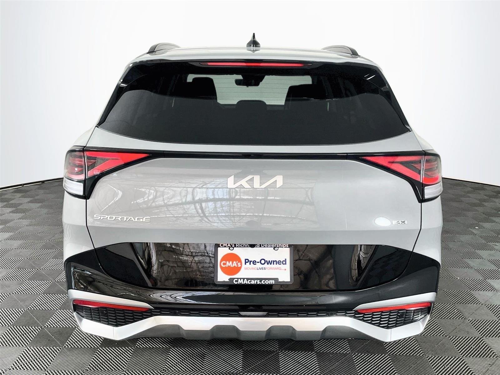 Used 2025 Wolf Gray Kia SX-Prestige image 9