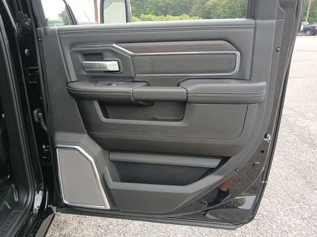 New 2026 Diamond Black Crystal Pearl-Coat Exterior Paint RAM Laramie image 23